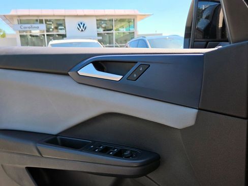 Certified 2023 Volkswagen Taos SE w/ Panoramic Sunroof Package FWD image 27