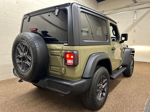Used 2025 Jeep Wrangler Sport AWD/4WD image 2
