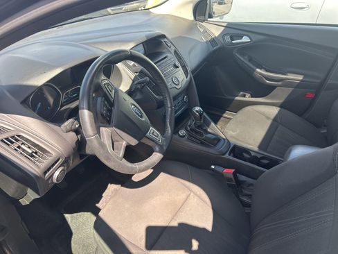 Used 2016 Ford Focus SE w/ SE Sport Package FWD image 5