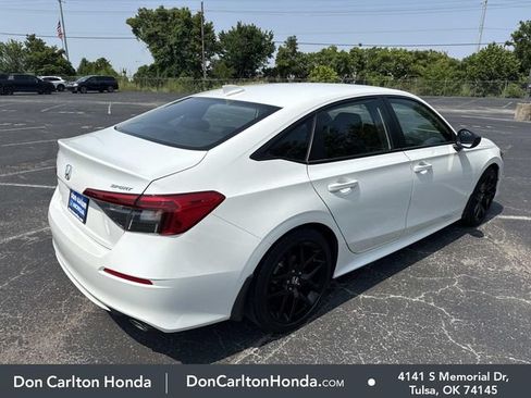 Used 2023 Honda Civic Sport image 4