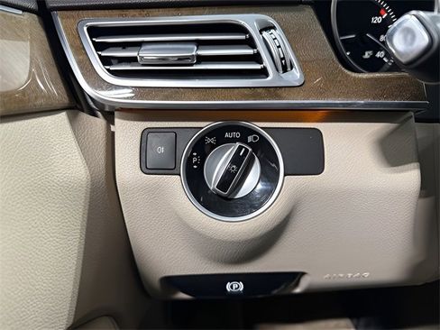 Used 2014 Mercedes-Benz E 350 4MATIC Sedan image 16