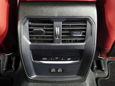 Used 2023 BMW 330i Sedan w/ M Sport Package image 24