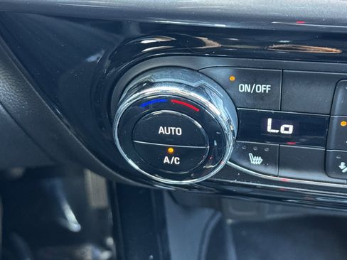Used 2025 Chevrolet Trax ACTIV w/ Sunroof Package FWD image 29