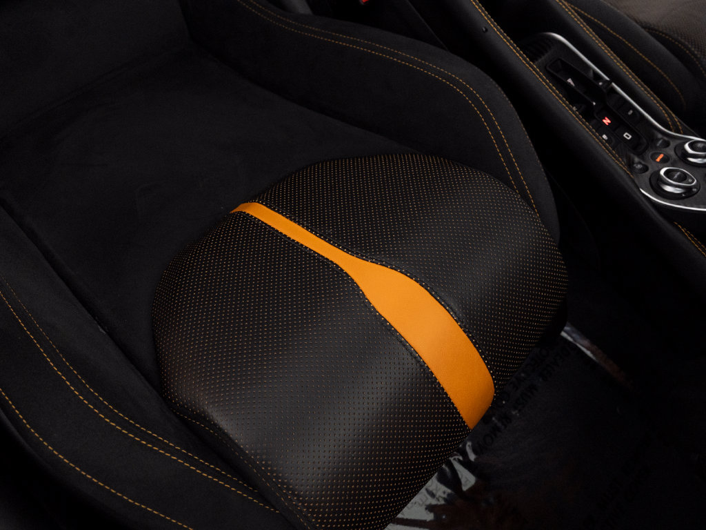 Used 2018 McLaren 570S Spider RWD image 37