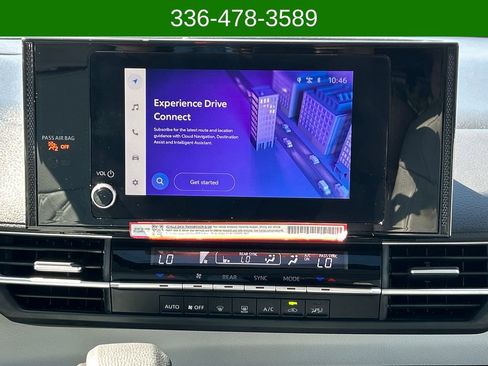 Used 2025 Toyota Sienna LE w/ LE Plus Package FWD image 20