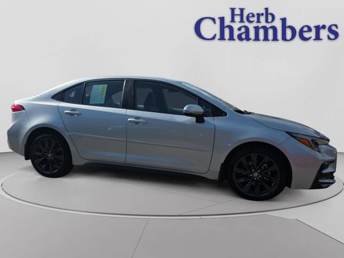 Used 2025 Toyota Corolla SE w/ SE Premium Package FWD image 8