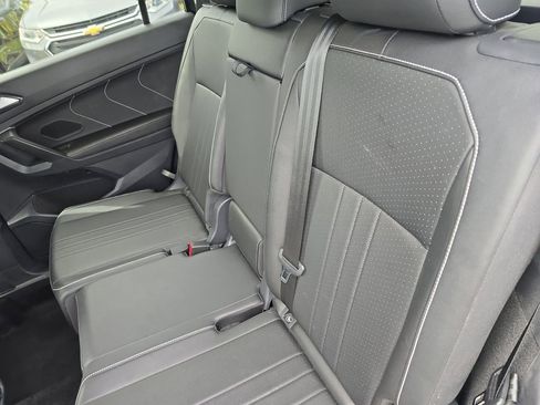Used 2023 Volkswagen Tiguan SE image 12