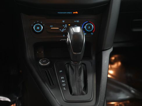 Used 2015 Ford Focus SE FWD image 17