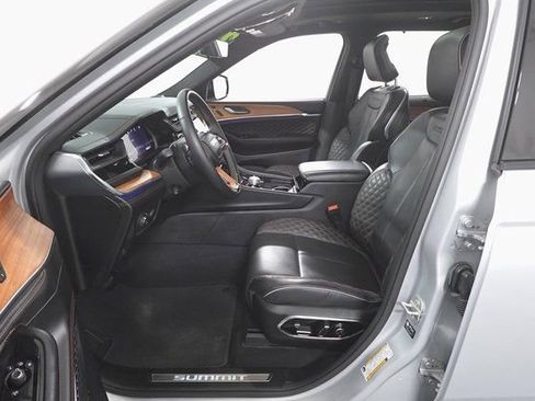 Used 2024 Jeep Grand Cherokee L Summit image 9