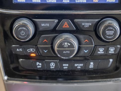 Used 2019 Jeep Grand Cherokee Limited AWD/4WD image 24