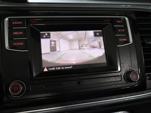 Used 2018 Volkswagen Beetle 2.0T S FWD image 13