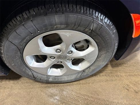 Used 2017 Chrysler Pacifica Touring-L Plus image 18