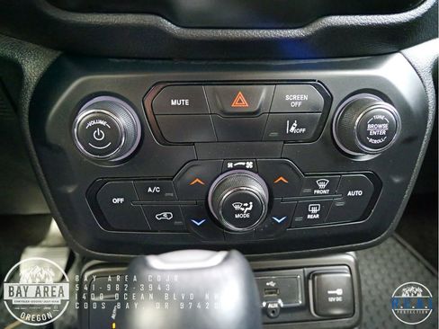 Used 2023 Jeep Renegade Latitude image 14