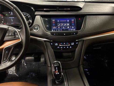 Used 2020 Cadillac XT5 Premium Luxury FWD image 18