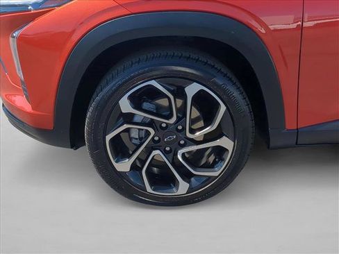 Used 2024 Chevrolet Trax RS w/ Driver Confidence Package FWD image 23