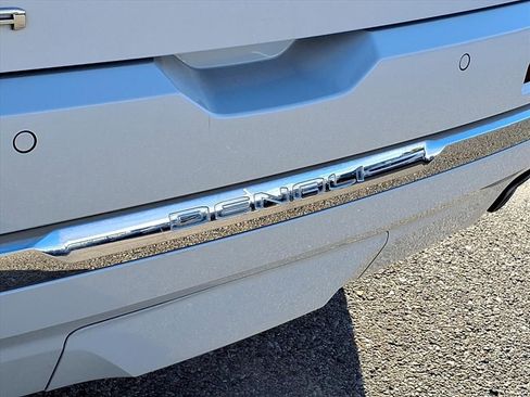 Used 2021 GMC Acadia Denali w/ Denali Technology Package image 10