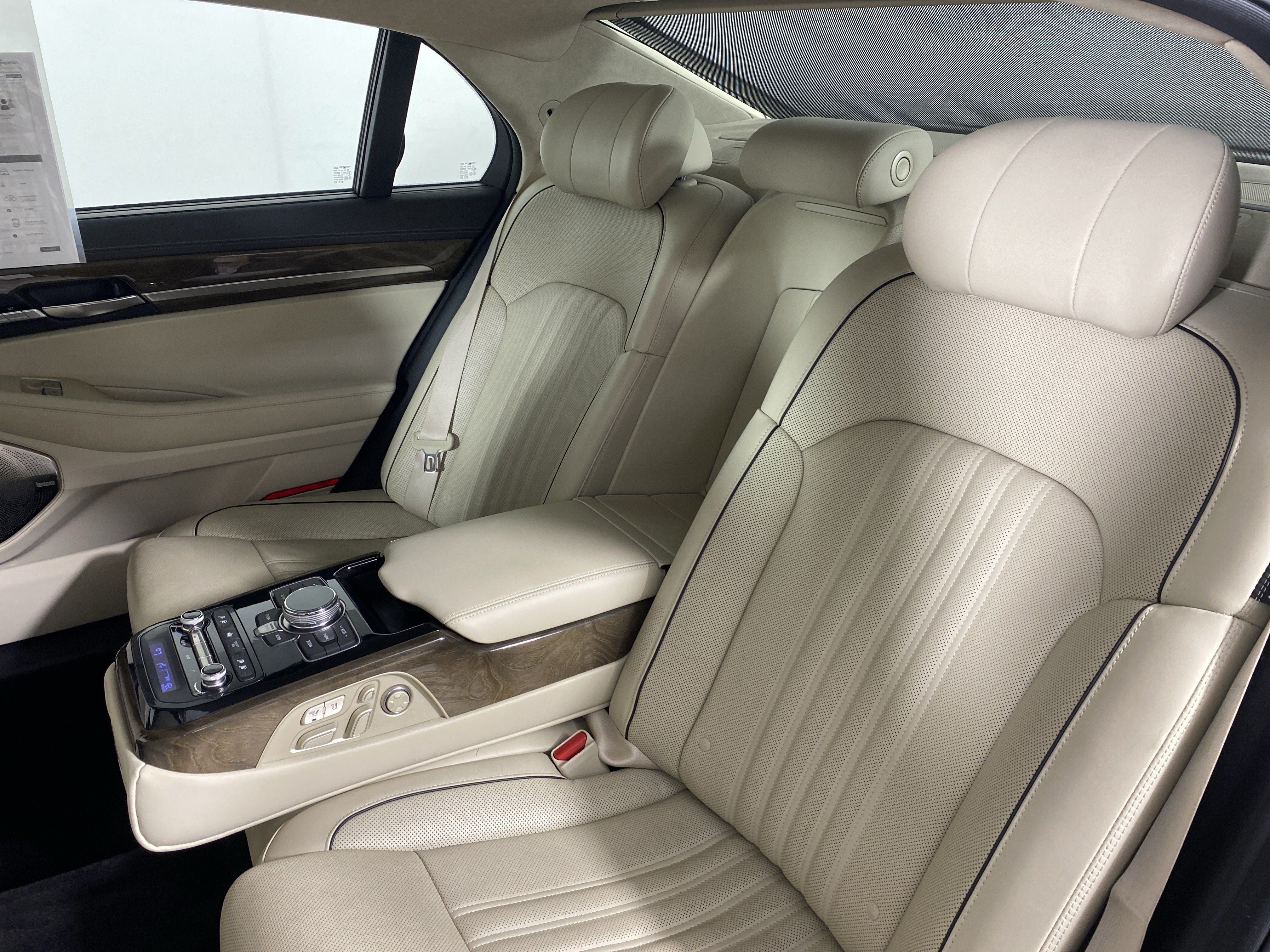 Used 2018 Genesis G90 5.0 Ultimate RWD image 34
