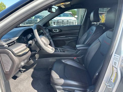 Used 2025 Jeep Compass Trailhawk AWD/4WD image 11