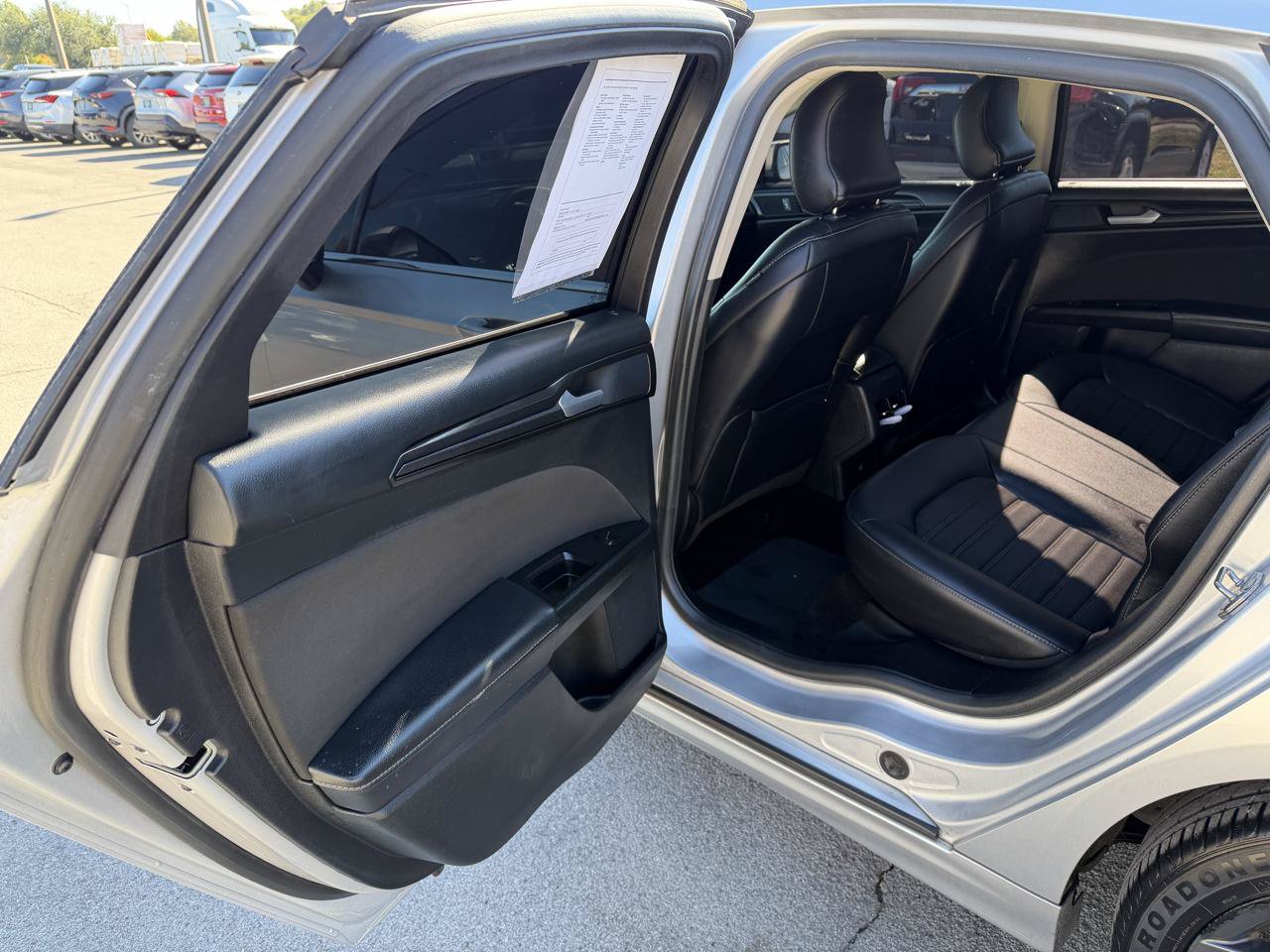 Used 2018 Ford Fusion SE w/ Equipment Group 201A FWD image 11