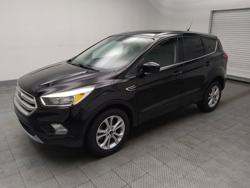 Used 2019 Ford Escape SE FWD image 2
