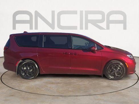 Certified 2022 Chrysler Pacifica Limited w/ Uconnect Theater Family Group image 11