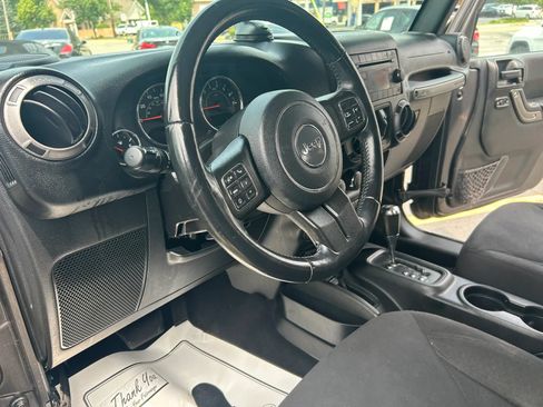 Used 2016 Jeep Wrangler Unlimited Sport w/ Quick Order Package 24S AWD/4WD image 3