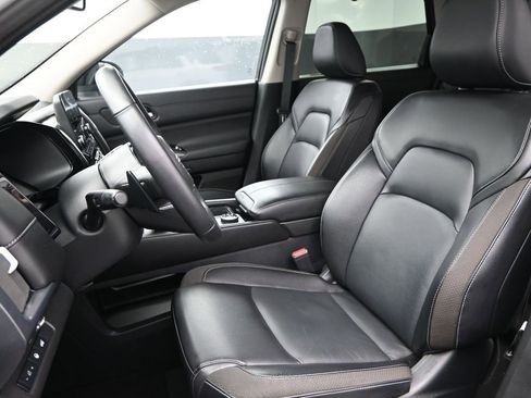 Used 2024 Nissan Pathfinder SL image 16