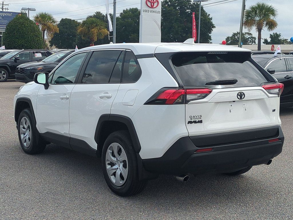 Used 2024 Toyota RAV4 LE FWD image 5