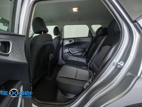 Used 2025 Kia Soul LX w/ LX Technology Package FWD image 27