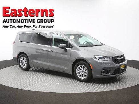 Used 2023 Chrysler Pacifica Touring-L FWD image 48