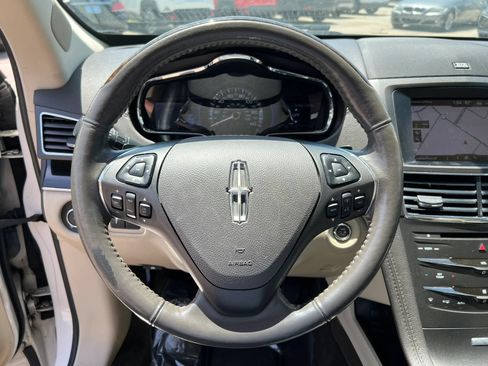 Used 2013 Lincoln MKT AWD image 11