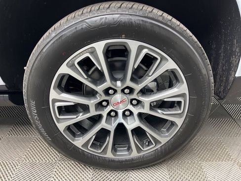 New 2026 GMC Yukon XL Denali w/ Sun & Power Step Package AWD/4WD image 4