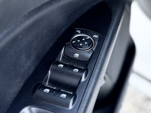 Used 2017 Ford Fusion SE w/ Equipment Group 602A FWD image 10
