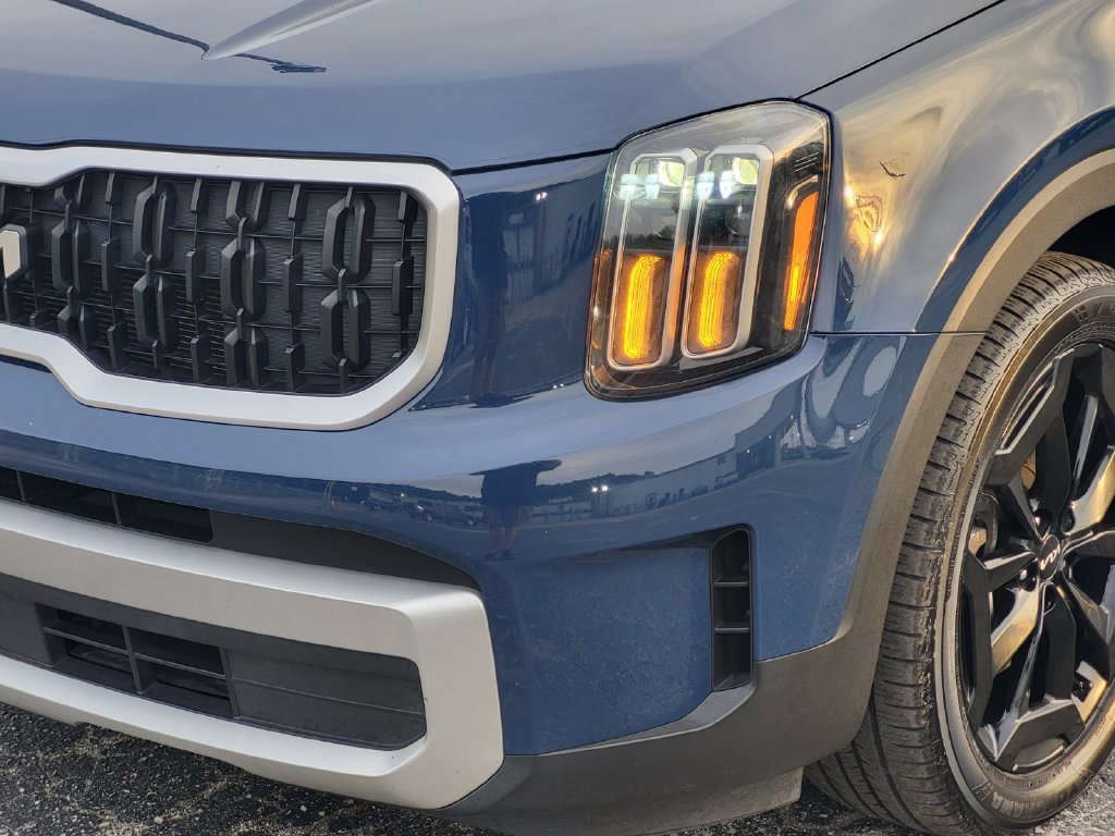 Used 2024 Kia Telluride EX w/ EX Captain's Chair Package FWD image 8