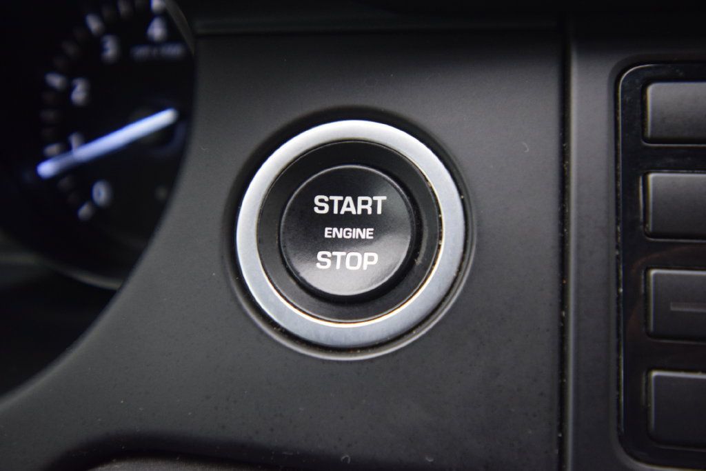 Used 2019 Land Rover Discovery Sport HSE AWD/4WD image 29