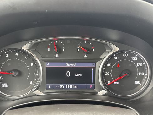 Used 2024 GMC Terrain SLT image 11