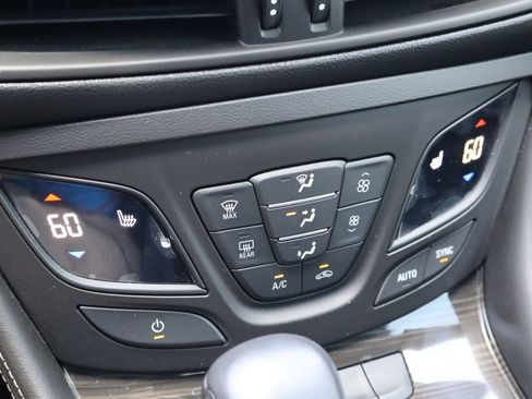 Used 2019 Buick Envision Essence FWD image 26