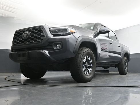Used 2022 Toyota Tacoma TRD Off-Road AWD/4WD image 34