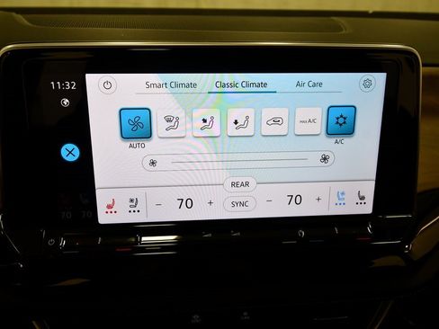 Used 2025 Volkswagen Atlas SE image 25