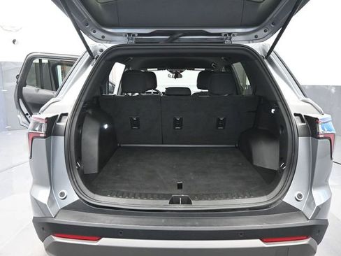 Used 2025 Chevrolet Equinox LT image 8