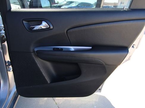 Used 2018 Dodge Journey SE FWD image 38