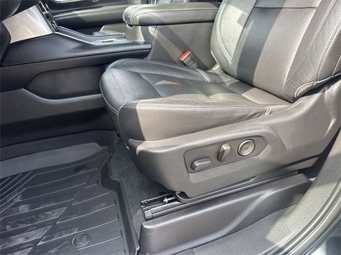 Used 2021 Chevrolet Tahoe Z71 w/ Z71 Signature Package image 12