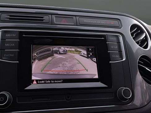 Used 2016 Volkswagen Tiguan S FWD image 26