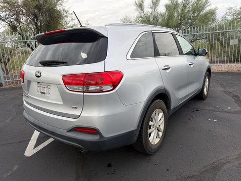 Used 2017 Kia Sorento FWD image 6