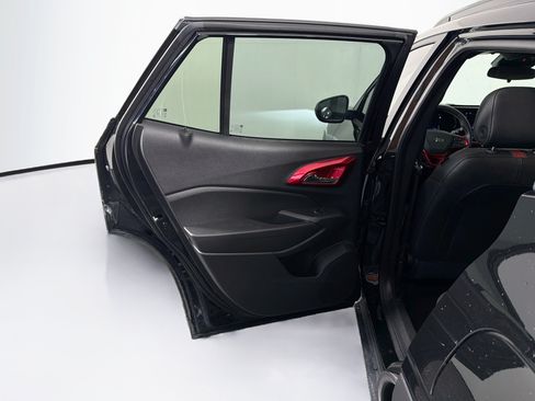 Used 2024 Chevrolet Trax RS w/ Sunroof Package FWD image 28