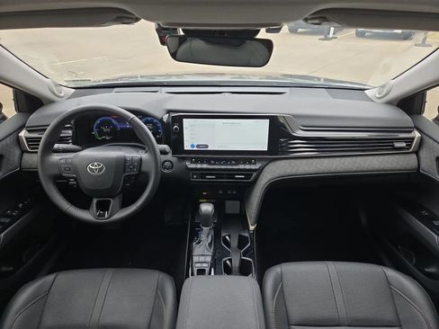 Used 2025 Toyota Camry XLE image 13