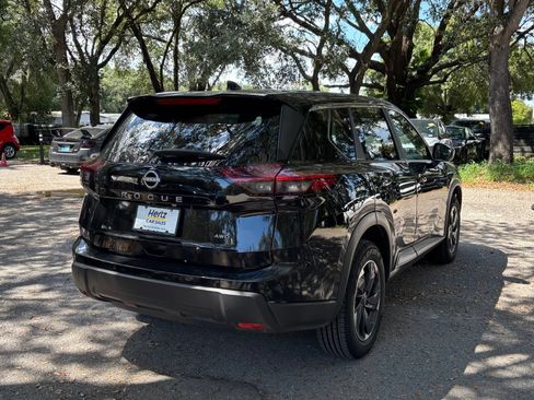 Used 2025 Nissan Rogue SV AWD/4WD image 12