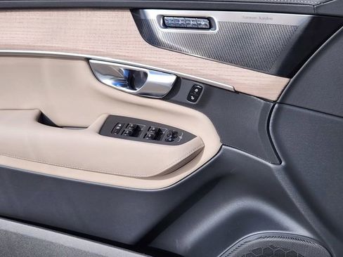 New 2026 Volvo XC90 B6 Plus w/ Protection Package Premier image 9