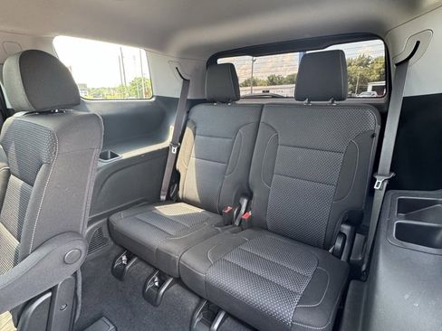 Used 2023 GMC Acadia SLE w/ Driver Convenience Package image 10