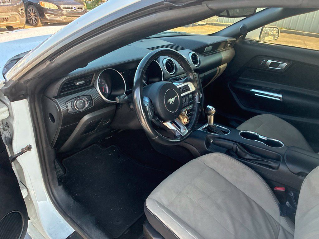 Used 2019 Ford Mustang Convertible w/ Black Accent Package RWD image 17